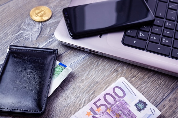 Bankkaart laptop smartphone Euro