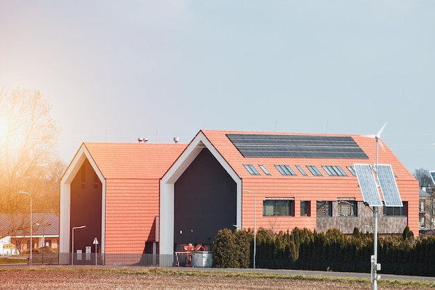 Шаблон изображения баннера для компании по производству солнечных крыш Солнечные панели и солнечные крыши Концепция устойчивого будущего