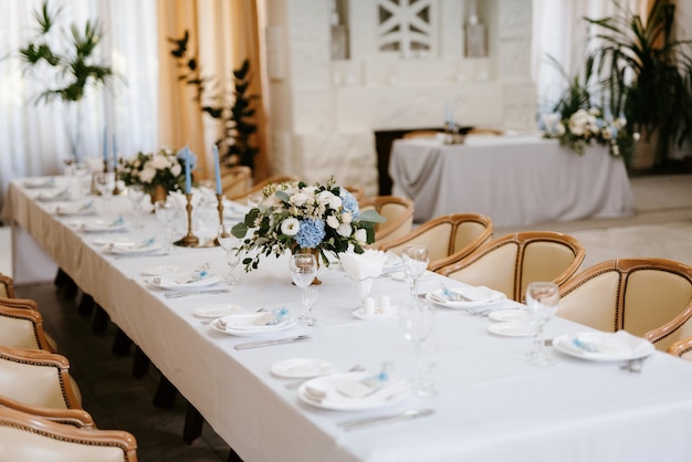 結婚式のための宴会場、宴会場の装飾、雰囲気のある装飾