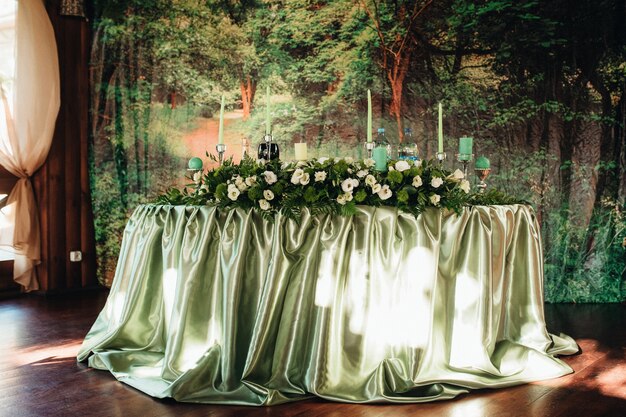 Sala banchetti per matrimoni, decorazione della sala banchetti, arredamento d'atmosfera