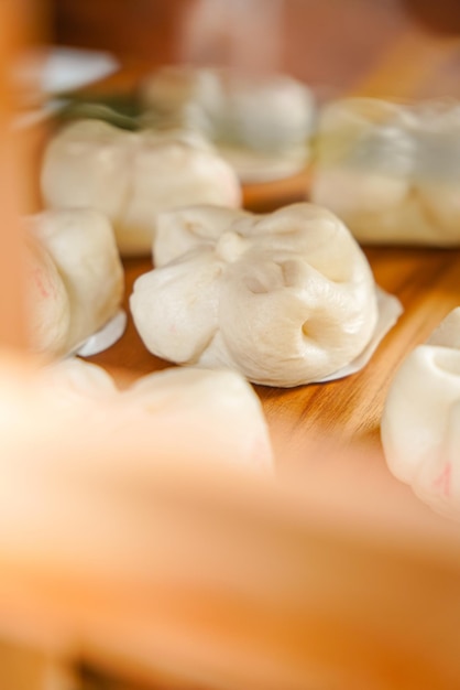 Baozi of Chinese Steamed Buns is een soort gistgezuurd gevuld broodje in verschillende Chinese keukens