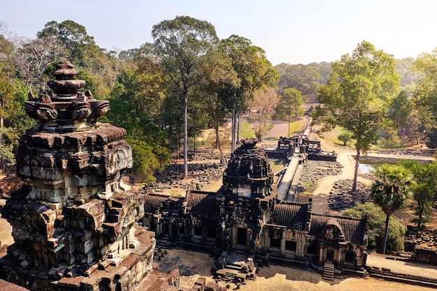 カンボジアのアンコールワット複合施設のバプーオン寺院