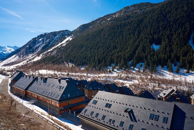 Baqueira dorp in Lerida Catalonië ski