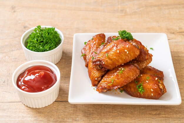 Photo barbecue chicken wings with white sesame