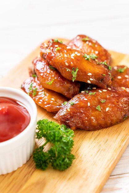 barbecue chicken wings with white sesame