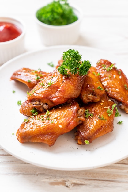 barbecue chicken wings with white sesame