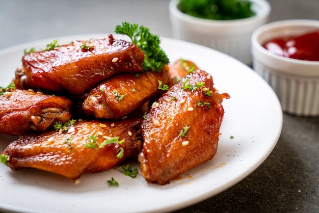 barbecue chicken wings with white sesame