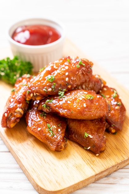 barbecue chicken wings with white sesame