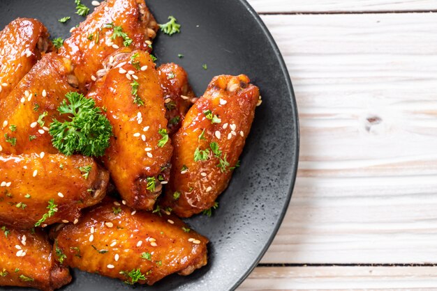 Barbecue chicken wings with white sesame