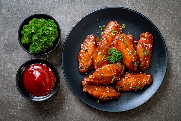 barbecue chicken wings with white sesame