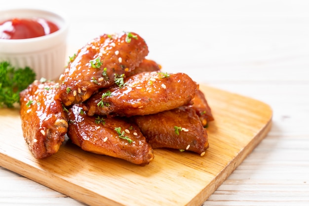 barbecue chicken wings with white sesame