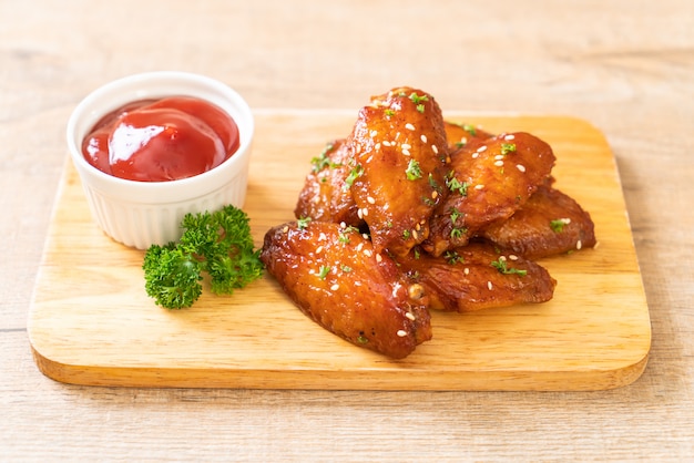 barbecue chicken wings with white sesame