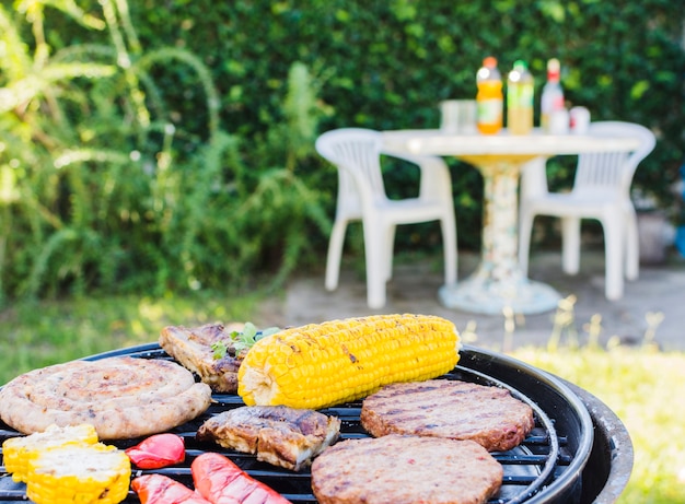 Barbecue-feest op de achtertuin