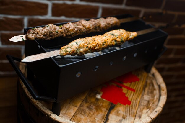 barbecue grill in de keuken in het restaurant