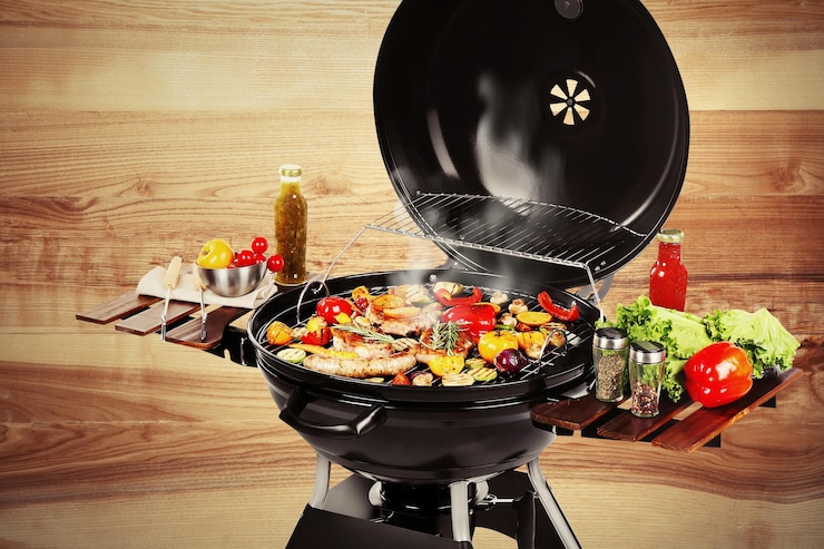 Photo barbecue grill with meat products and vegetables on wooden background closeup