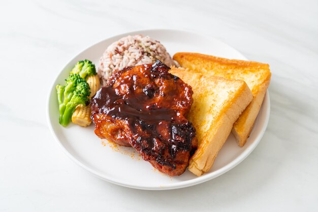 Barbecue pork steak with rice berry