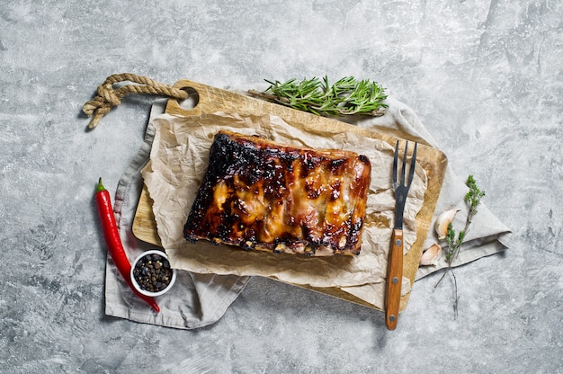 Barbecue varkensribbetjes.