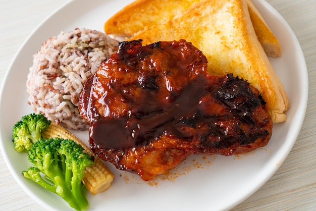 Barbecue varkenssteak met rijstbes