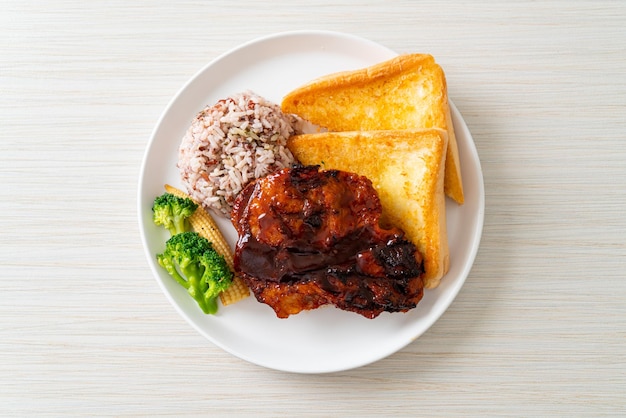Barbecue varkenssteak met rijstbes