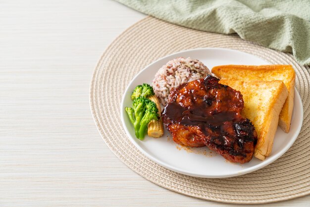 Barbecue varkenssteak met rijstbes