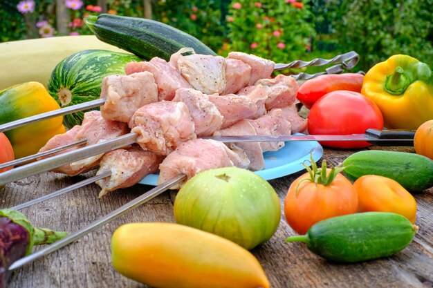 Barbecue vlees op tafel