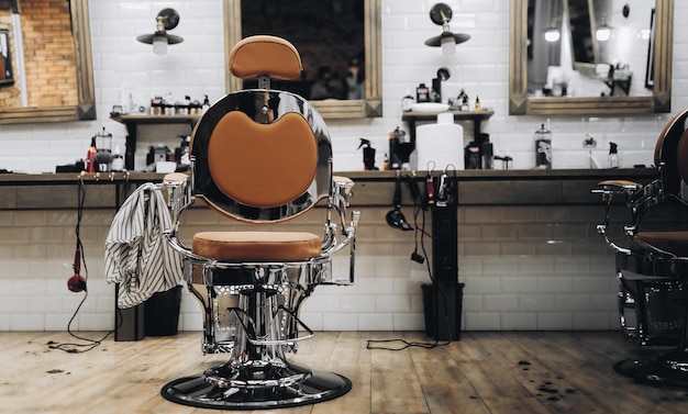 Фото Парикмахерская кресло современный парикмахер и парикмахерская парикмахерская для мужчин бородатый бородатый мужчина