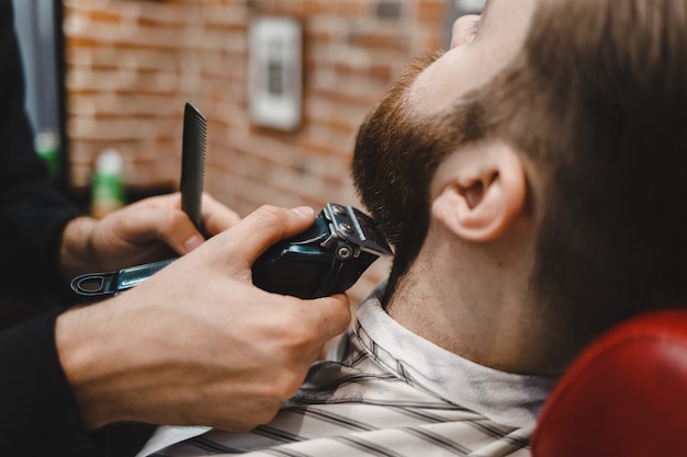 Barbershop beard cutting process