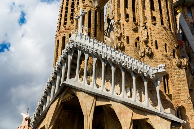 스페인 바르셀로나, 2019년 9월 20일. 사그라다 파밀리아(sagrada Familia)는 스페인 바르셀로나에 있는 거대한 로마 가톨릭 대성당으로 안토니 가우디(antoni Gaudi)가 설계했으며 유네스코 세계 문화 유산입니다.