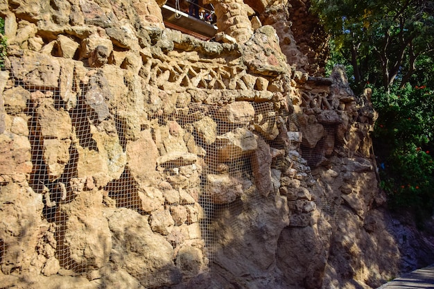 Barcelona Spanje 3 oktober 2019 Architectuur in Guell Park door architect Gaudi op herfstdag in Barcelona, Spanje