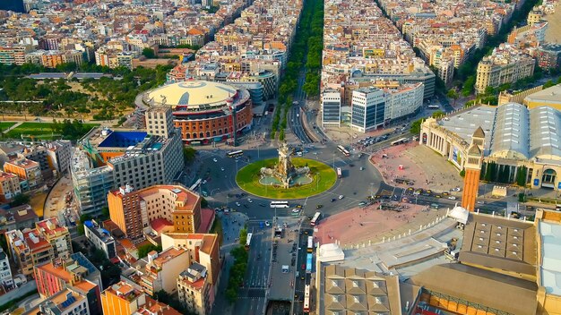Foto barcelona, spanje, hoge hoek zicht op de skyline van de stad op la rambla straat