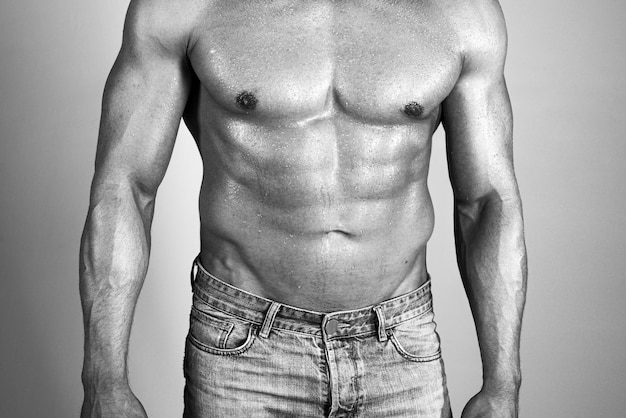 Photo bare torso of a muscular guy