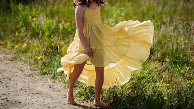 Photo barefoot teen with yellow dress