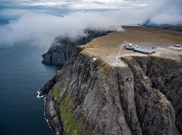 ノルウェー北部の航空写真のバレンツ海沿岸の北岬（ノールカップ）。