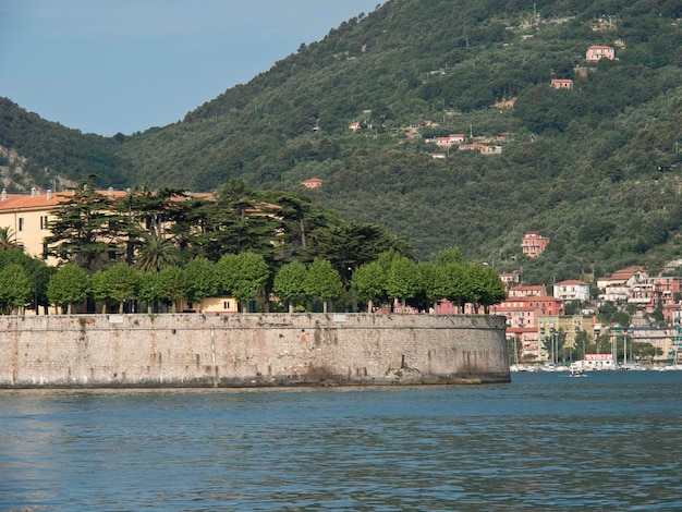 Photo bari and the cinque terre in italy