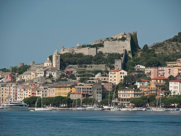 Photo bari and the cinque terre in italy