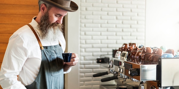 Barista подготовить концепцию рабочего порядка кофе