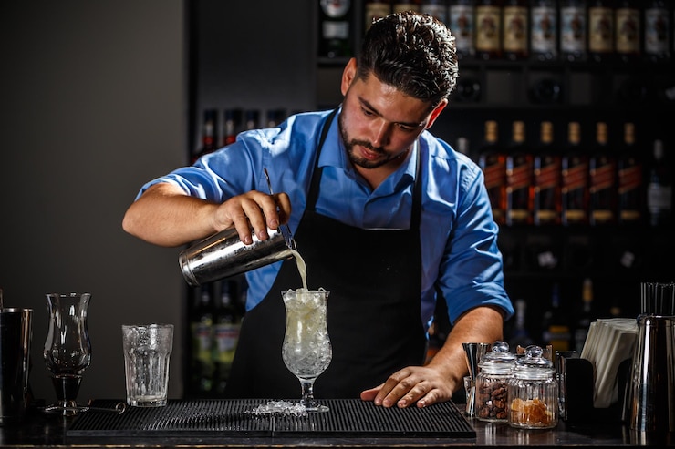 Foto barman met shaker