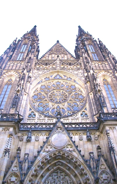 Barokke architectuur lijstwerk glazen ramen en torens Kathedraal