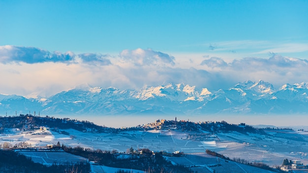 Barolo wijngaarden uniek landschap winter zonsondergang