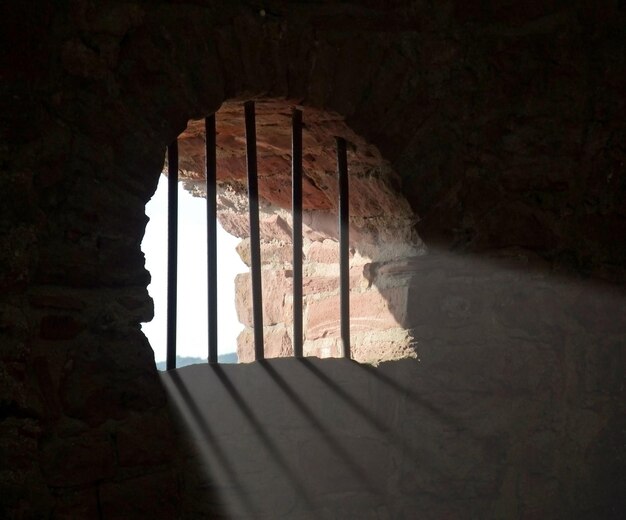 окно с решеткой в замке Вертхайм