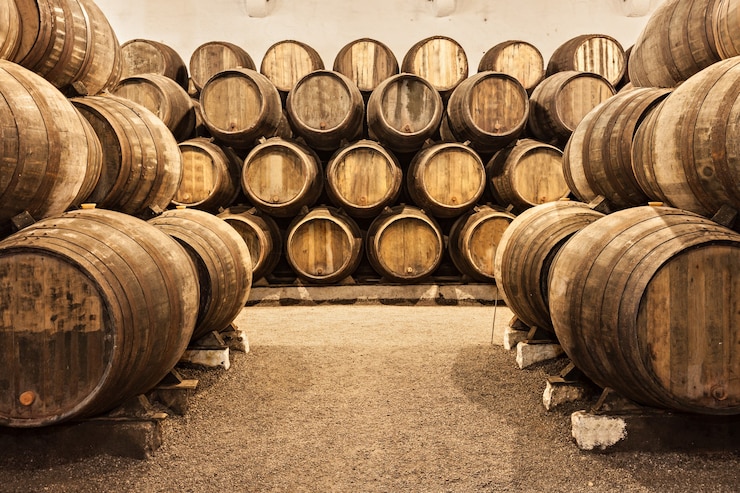 Photo barrels in the wine cellar, porto, portugal