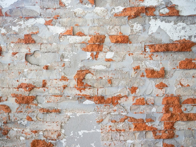 Barst bakstenen muur textuur achtergrond. De oude bouw van de de muurbouw van de grungebouw, de structuur van het rode baksteenblok met cement.