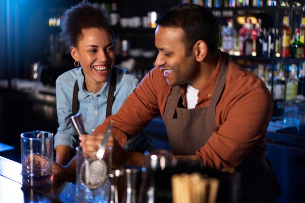 Photo bartender working in a club