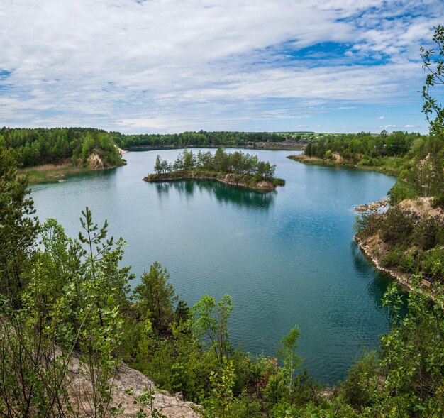 Basalt pijlers geologisch reservaat en meer Oekraïne