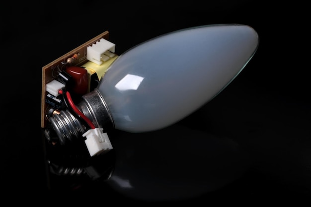 Base light incandescent lamp