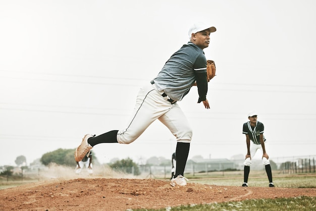 Photo baseball pitch and team sports of a man pitcher busy with teamwork fitness and fast ball throw baseball player training exercise and workout of a athlete group in a game on a baseball field