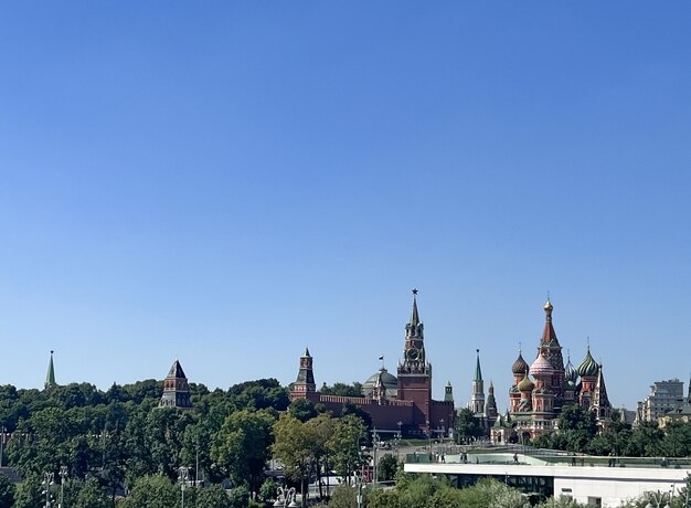 Фото Собор василия блаженного и спасская башня московского кремля на r.