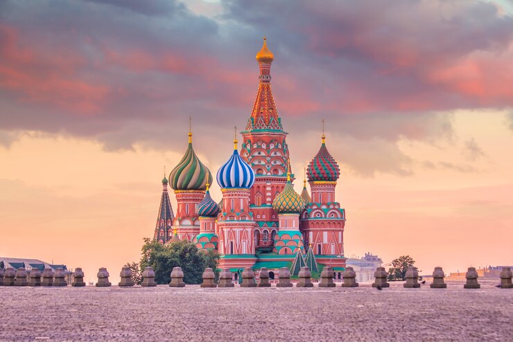 Basil's kathedraal op het Rode plein in Moskou, Rusland bij zonsopgang