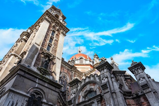기념비적 인 도시인 Oviedo Asturias Spain의 역사적인 중심지에있는 San Juan Basilica
