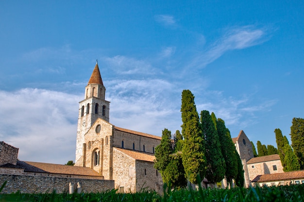 Foto basilica di santa maria assunta ad aquileia